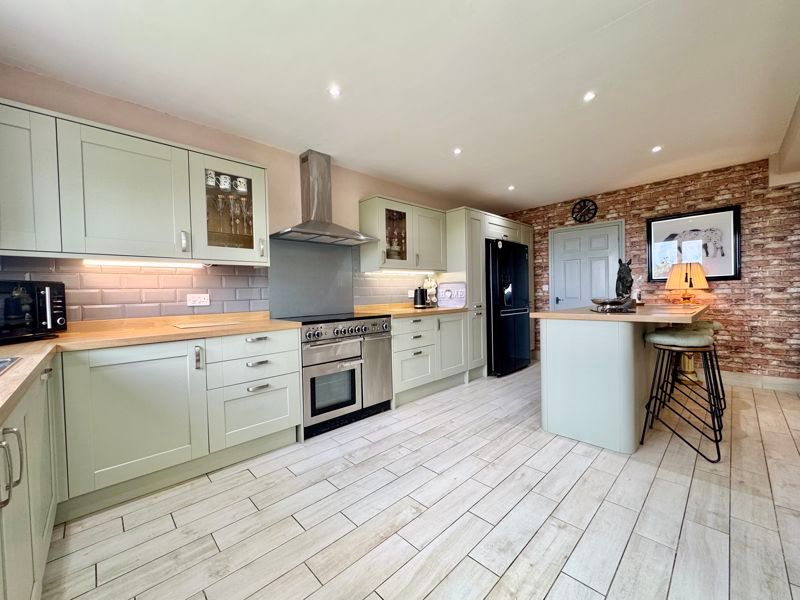 Property photo 2 of 46 Kitchen View