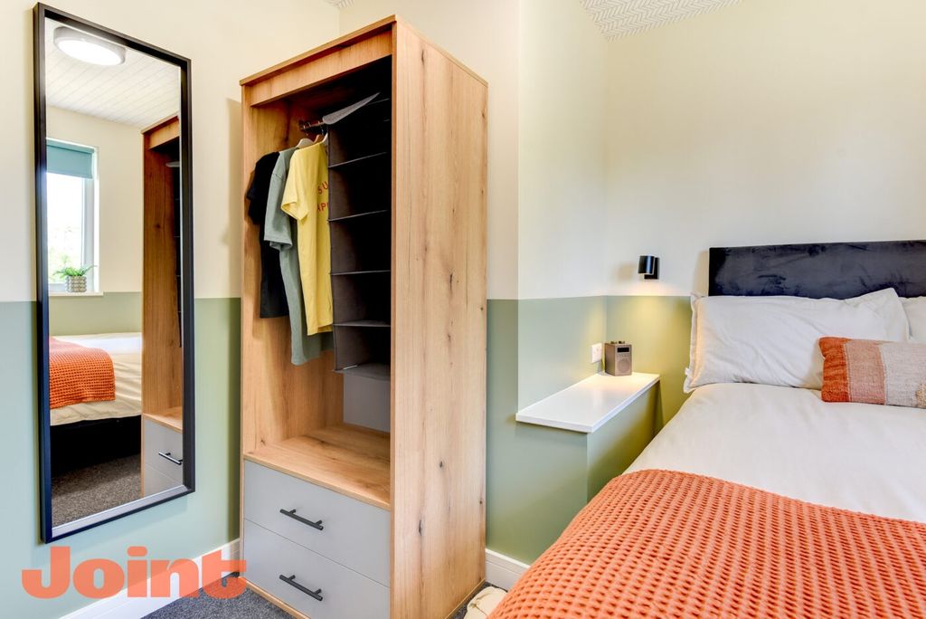 Property photo 3 of 5 Bright, Modern Bedroom Featuring A Comfortable Dou...