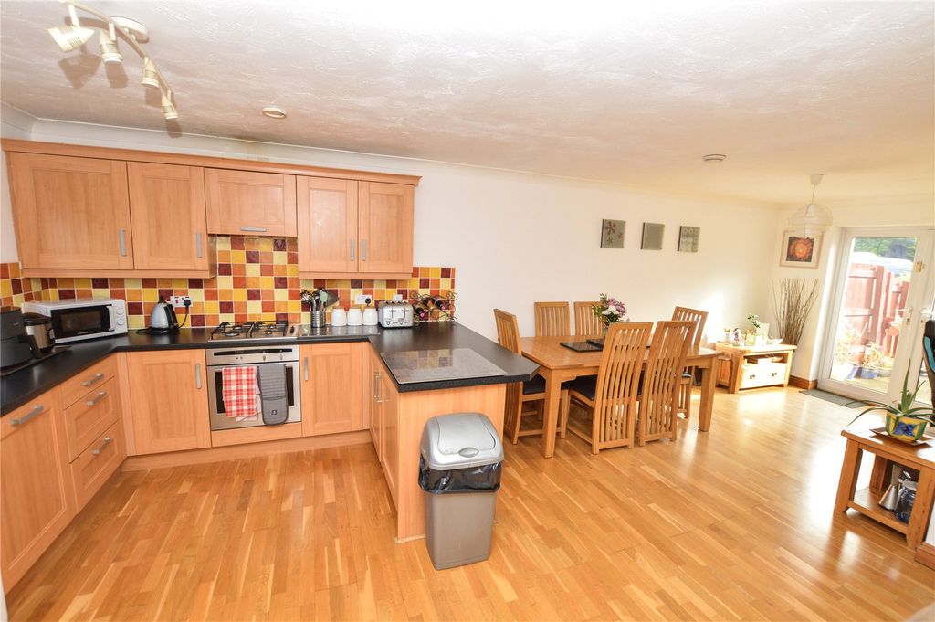 Property photo 2 of 12 Picture No. 44