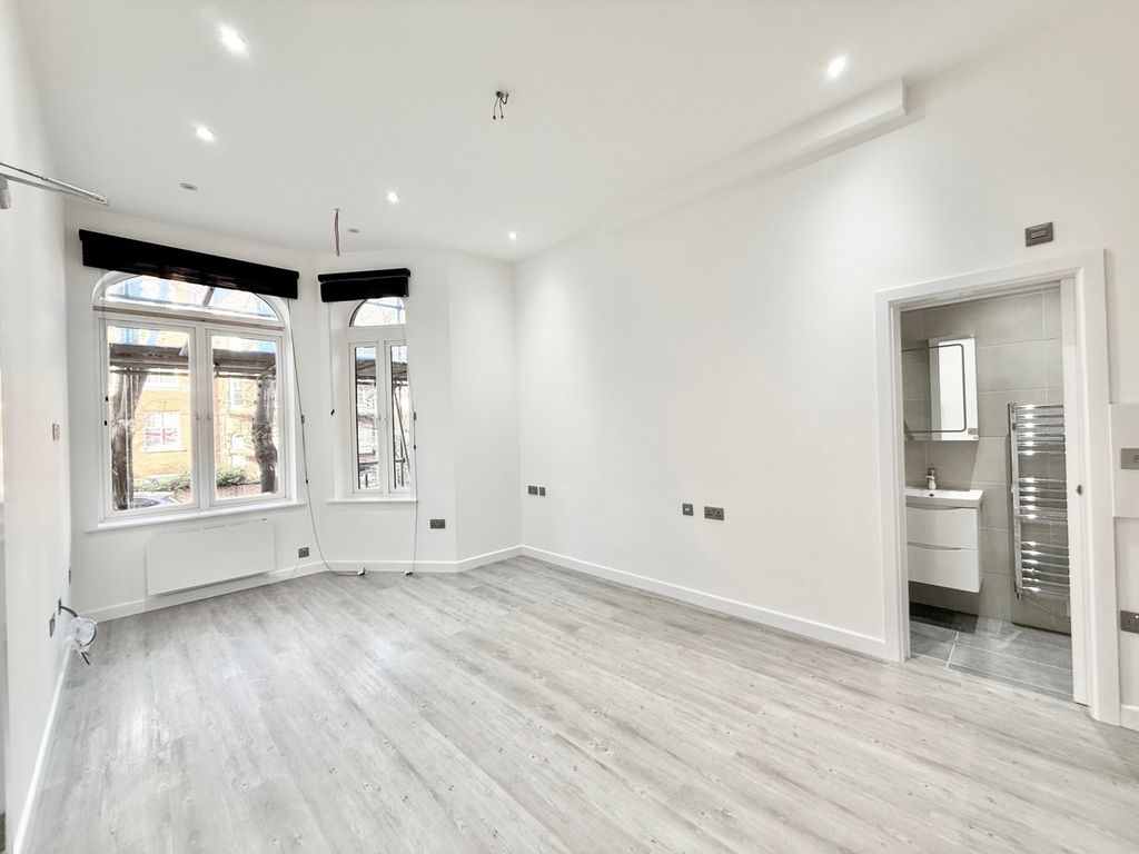 Property photo 1 of 11 Studio Flat For Rent