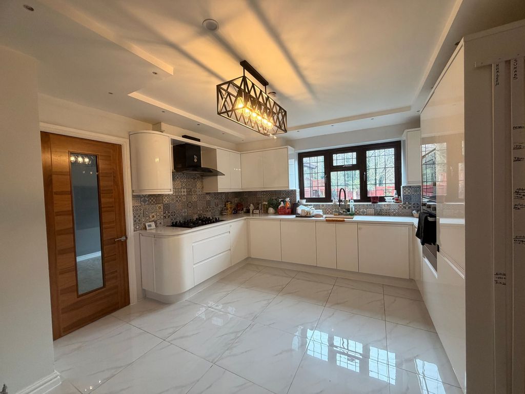 Property photo 3 of 43 Kitchen