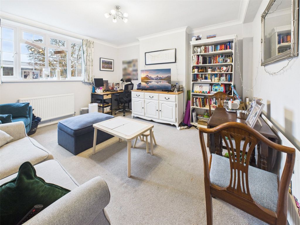 Property photo 2 of 15 Picture No. 12