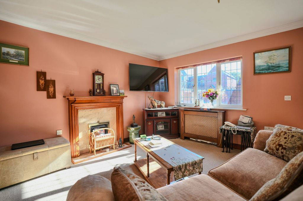 Property photo 2 of 33