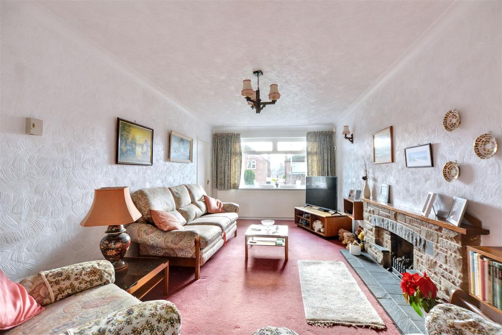 Property photo 3 of 19 Lounge_3.Jpeg