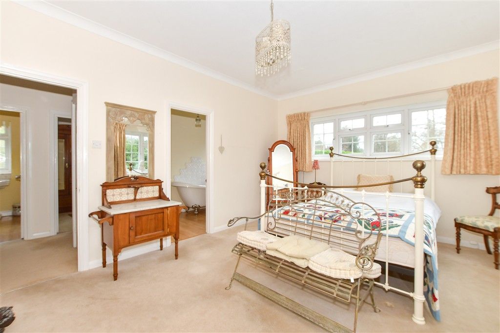 Property photo 1 of 16 Bedroom 1