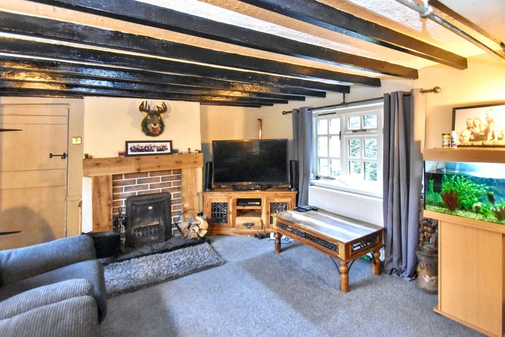 Property photo 3 of 13 Lounge