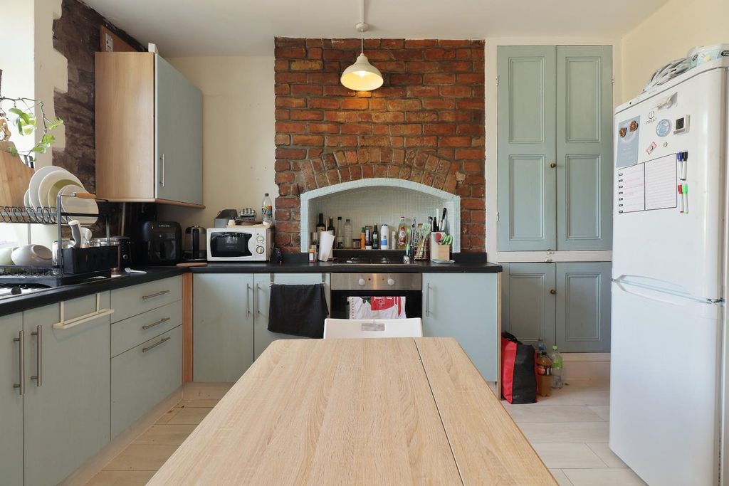 Property photo 2 of 19 Dining Kitchen