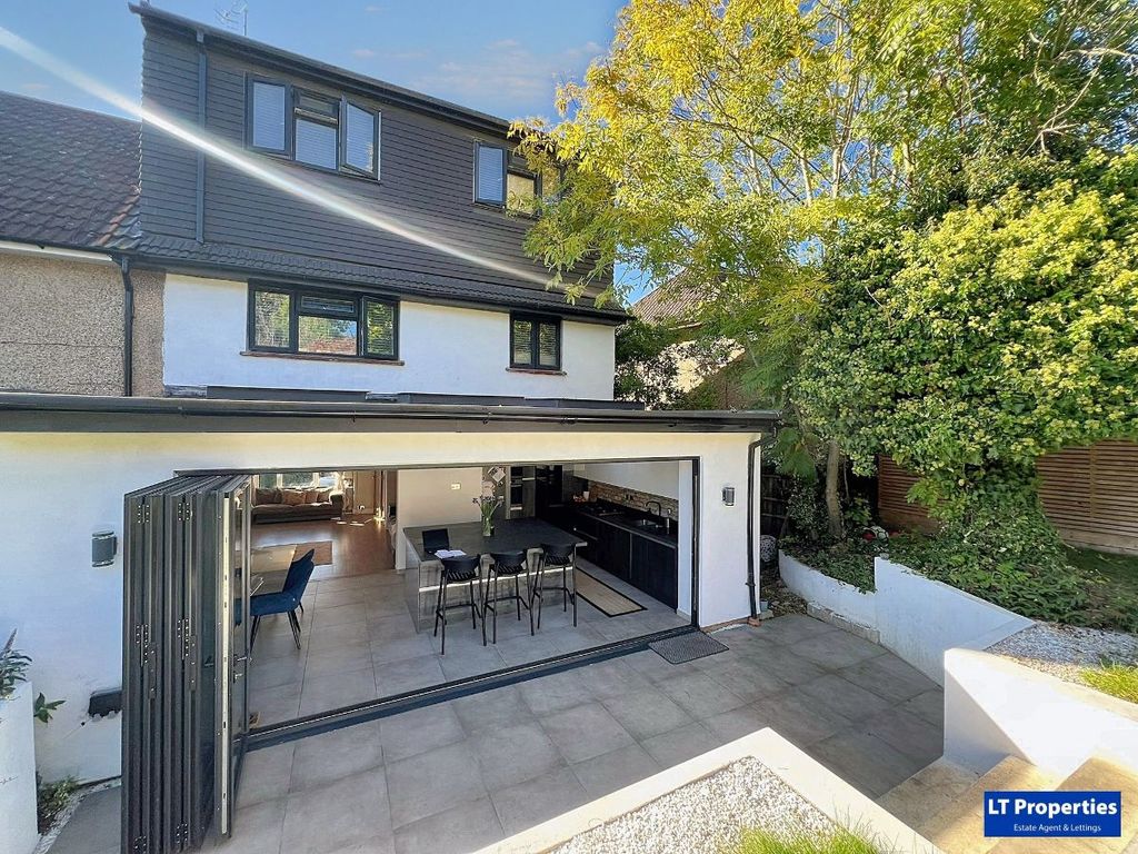 Property photo 2 of 29