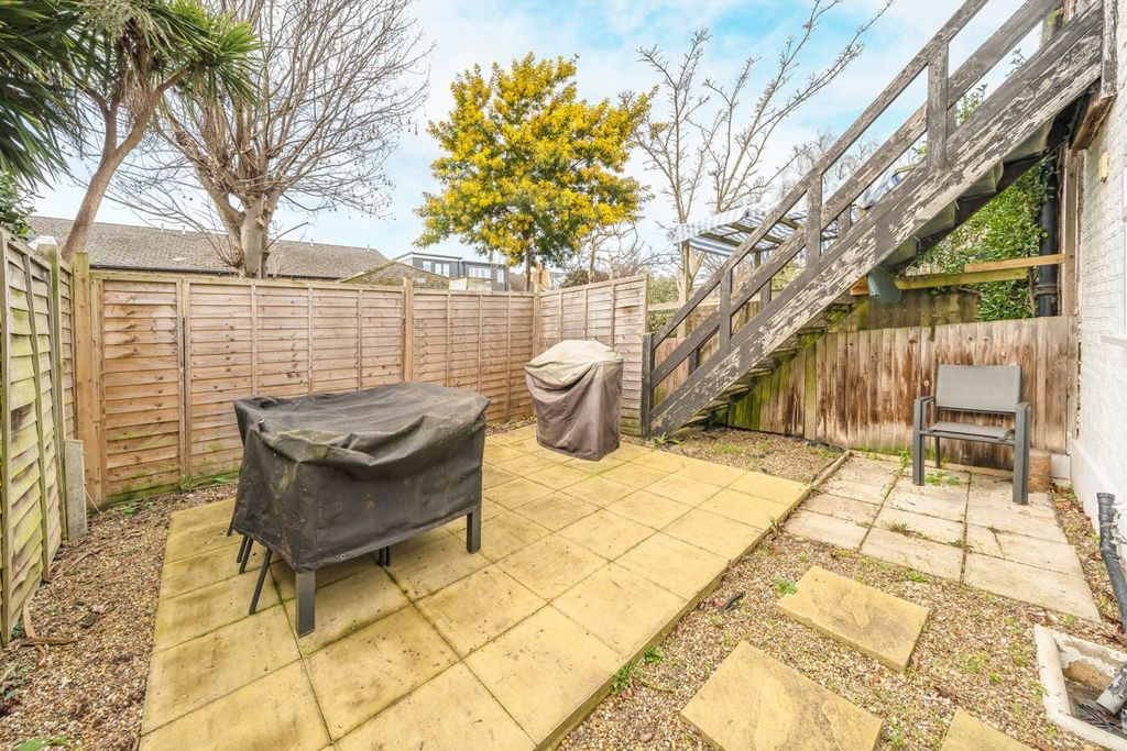 Property photo 3 of 6