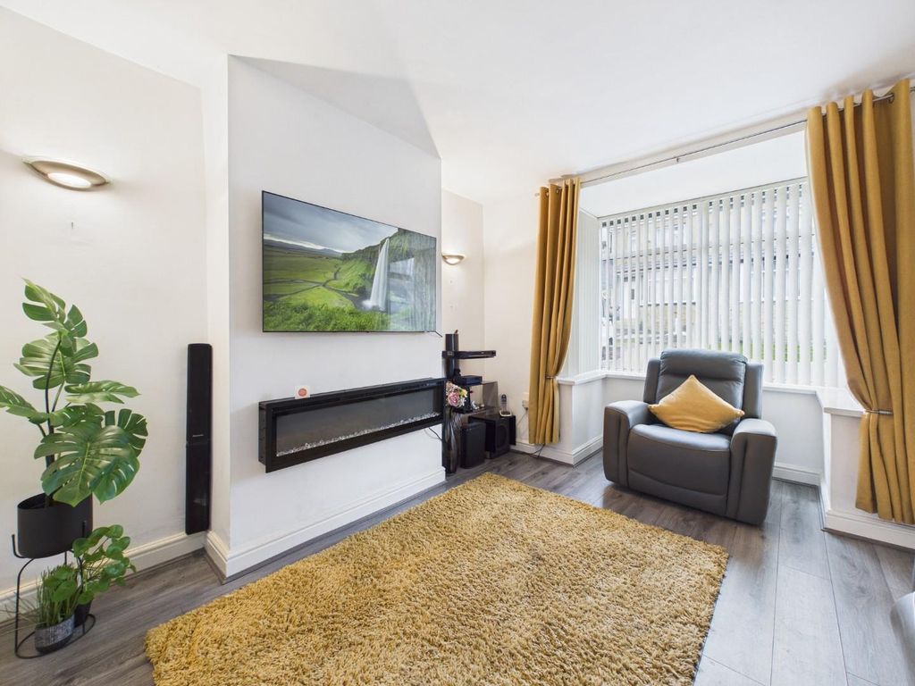 Property photo 3 of 13 Cam04899G0-Pr0298-Still006.Jpg