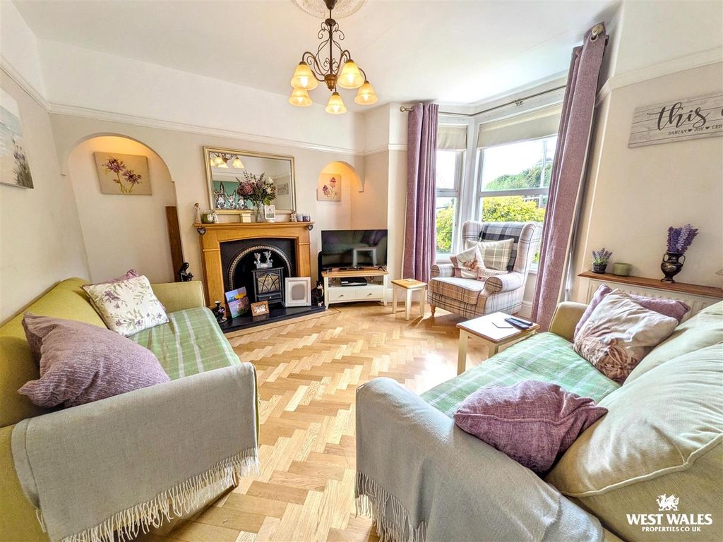 Property photo 3 of 24 17787.Jpg