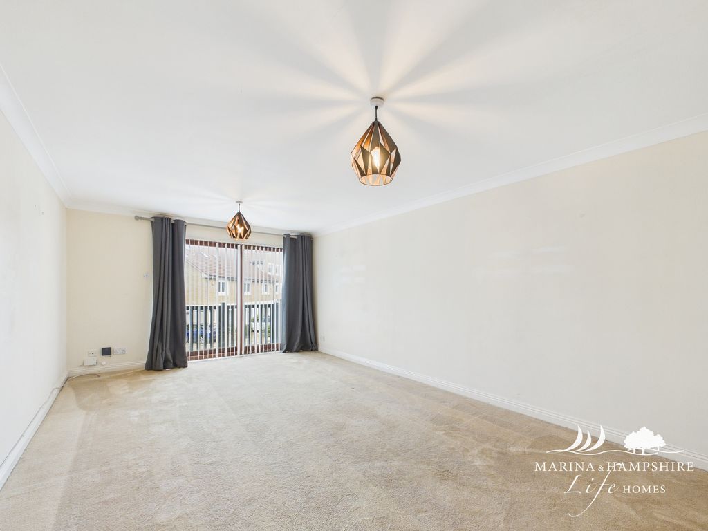 Property photo 3 of 26 Cam03915G0-Pr0041-Still018