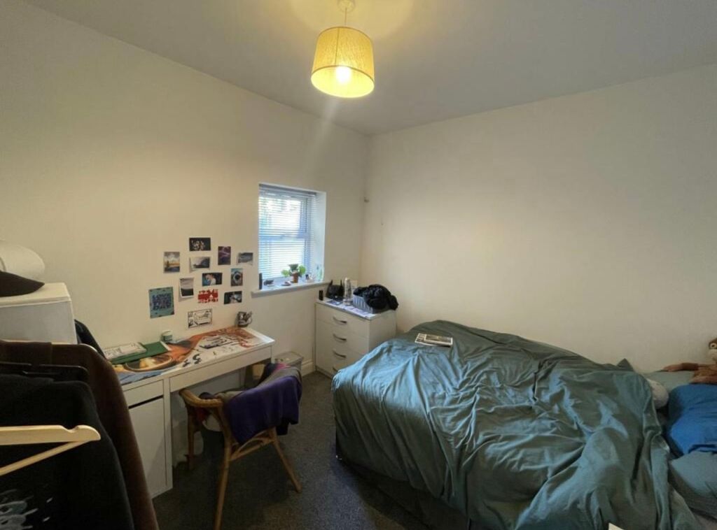 Property photo 2 of 11 Bright, Simply Furnished Bedroom With A Double Bed...