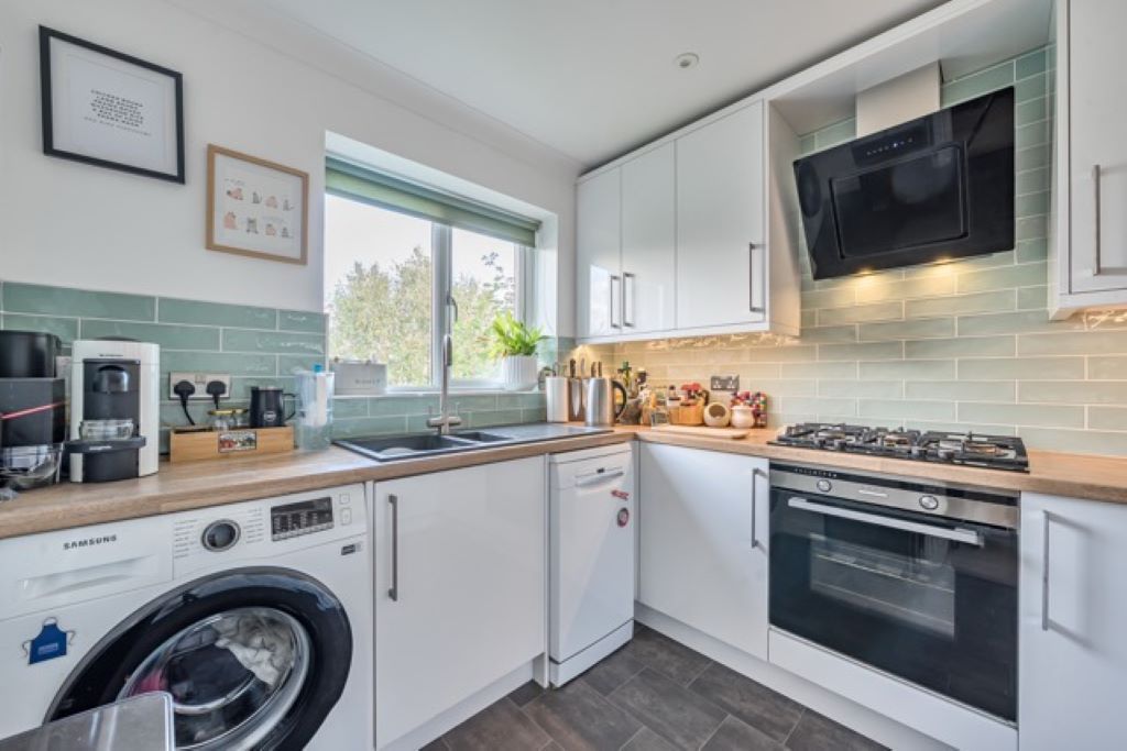 Property photo 2 of 20