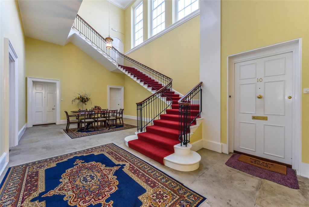 Property photo 2 of 11 Communal Hall