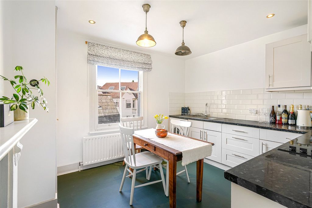 Property photo 2 of 10 Kitchen