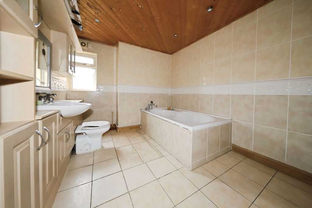 Property photo 3 of 18 Photo