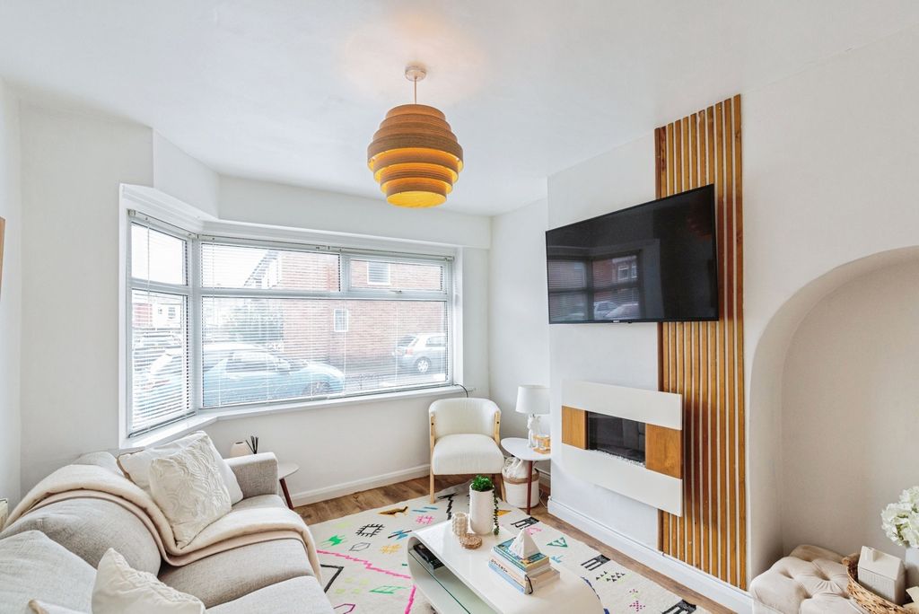 Property photo 3 of 17 Photo