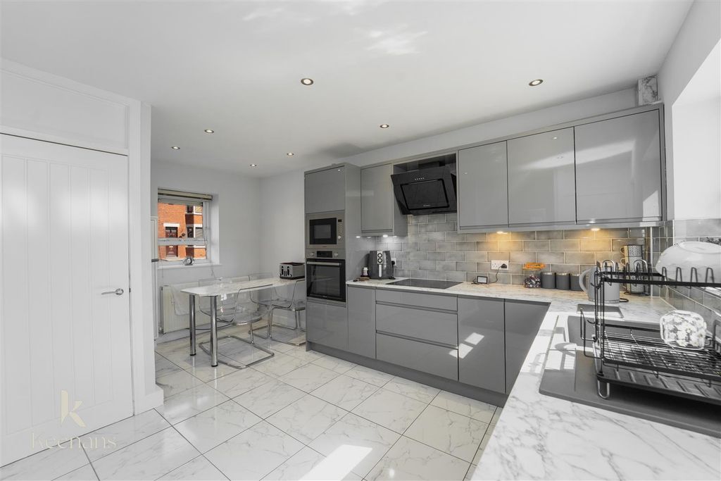 Property photo 3 of 12 Kitchen.Jpg