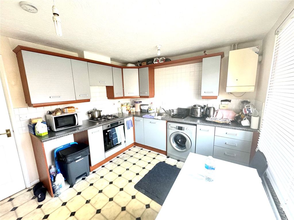 Property photo 3 of 9 Kitchen