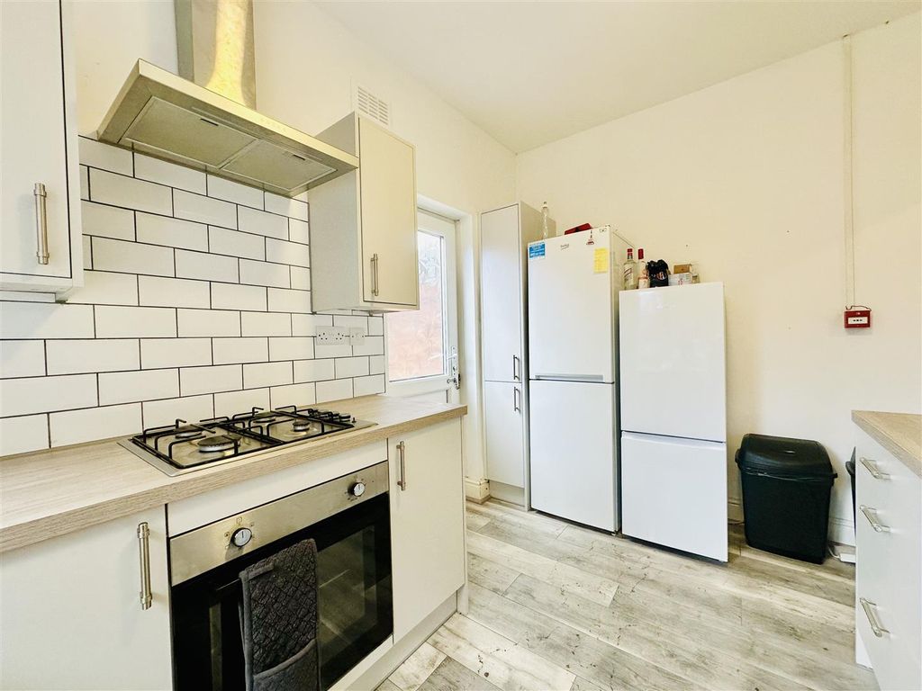 Property photo 3 of 27 Kitchen