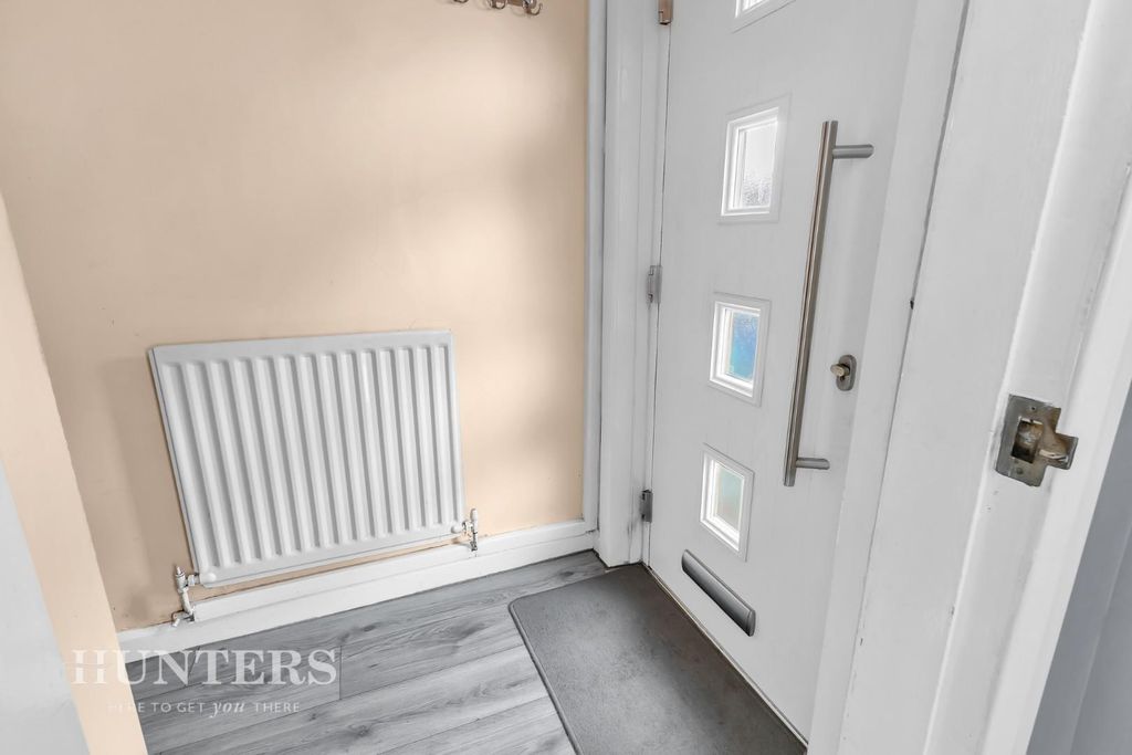 Property photo 3 of 21 Entrance Hall