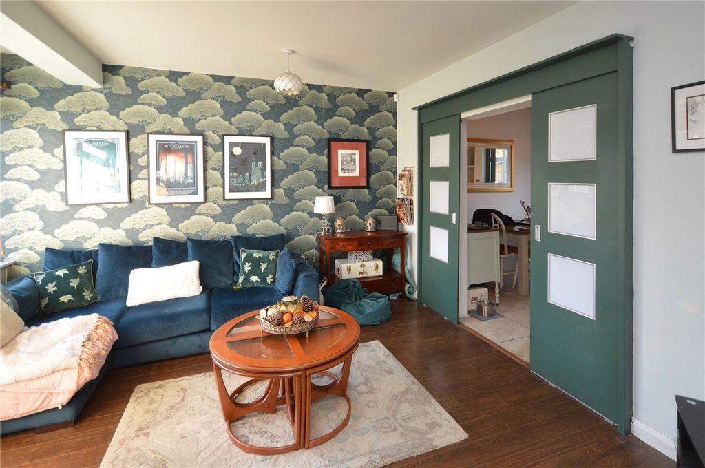 Property photo 3 of 17 Picture 3