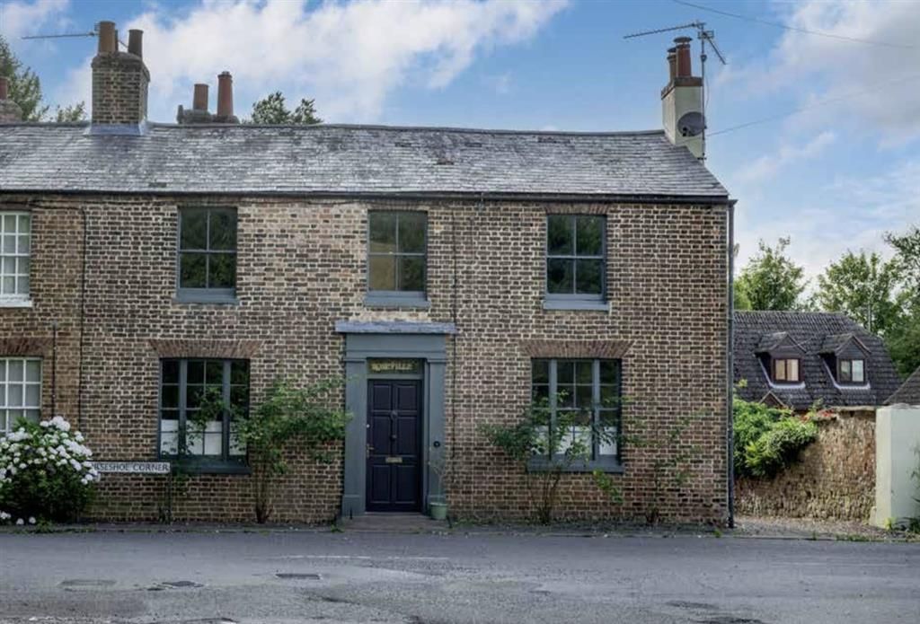 Property photo 1 of 8 Front