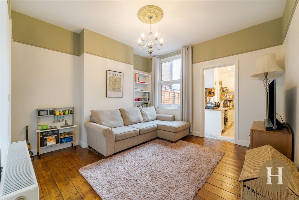 Property photo 2 of 27 Hadleigh Estate Agents-16.Jpg