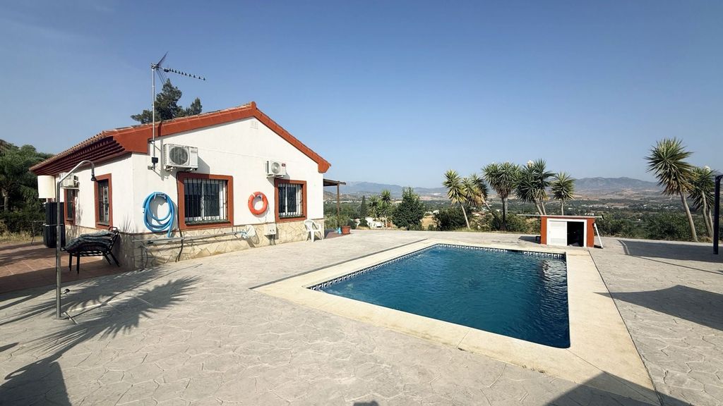 Property photo 1 of 14 F: Country Property For Sale In Coín