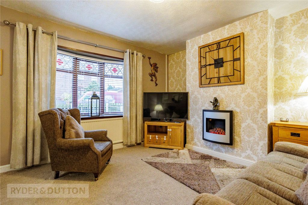 Property photo 3 of 24 Lounge