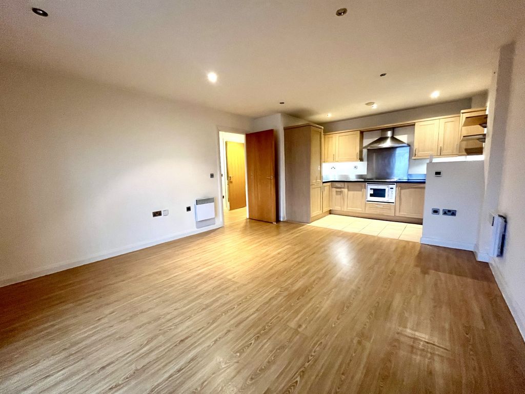 Property photo 3 of 11 Lounge