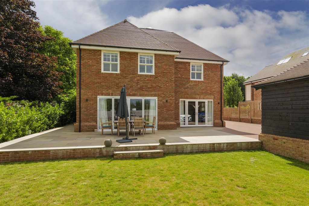 Property photo 3 of 33