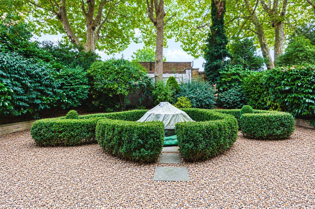 Property photo 2 of 13 Communal Garden
