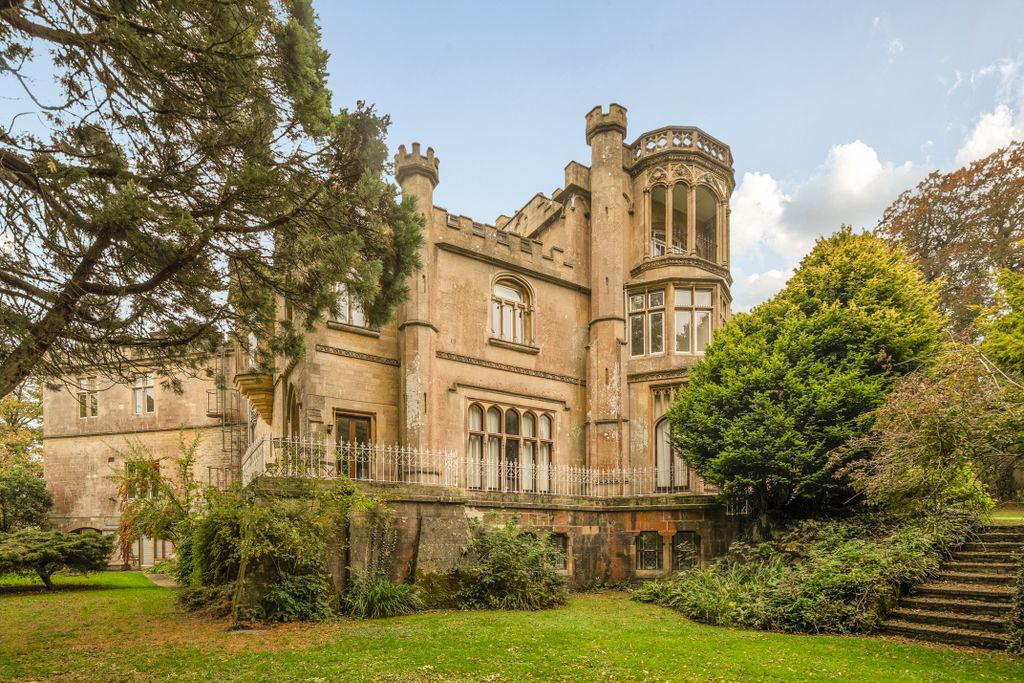 Property photo 1 of 20