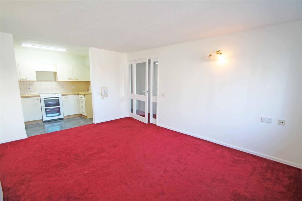 Property photo 3 of 10 Living Room