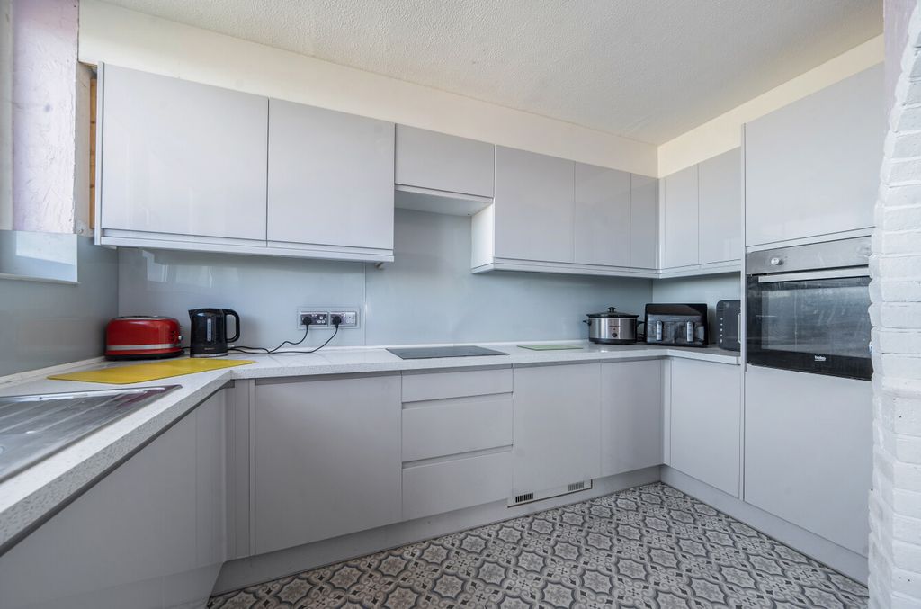 Property photo 3 of 18 1439100-15-69d52B...