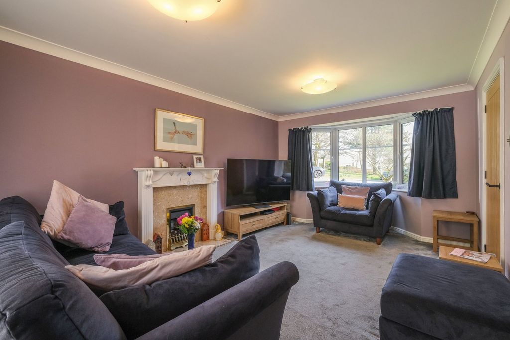 Property photo 2 of 27