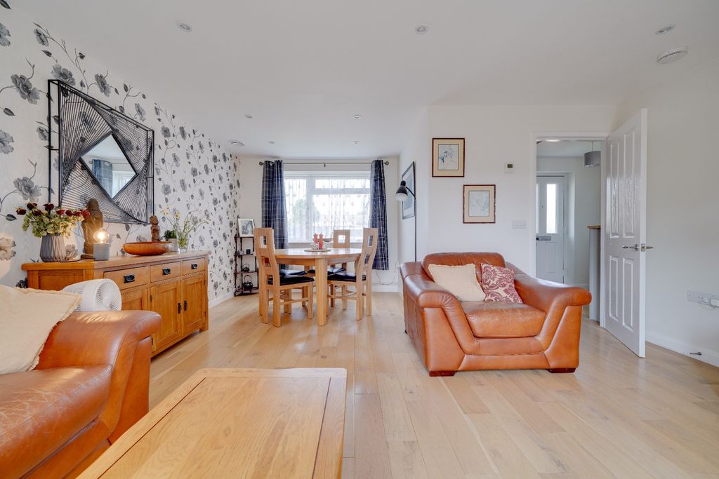 Property photo 3 of 16 4249483