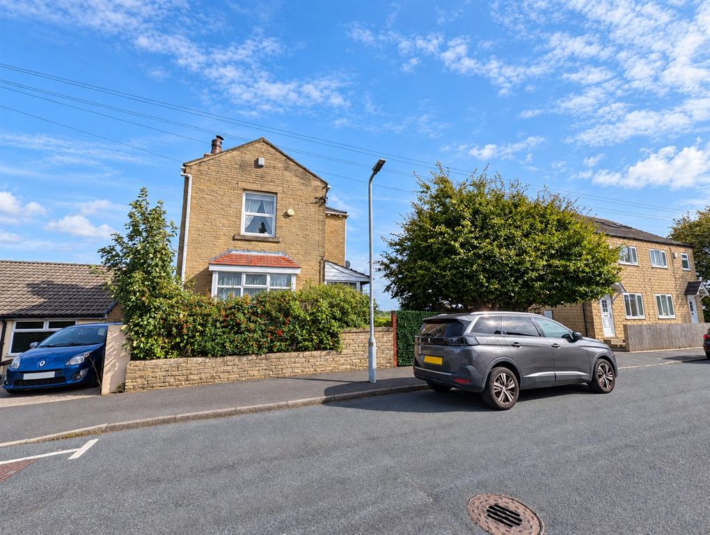 Property photo 1 of 17 B4437354-5d71-428c-9d3d-19E4Ae439E13.Png