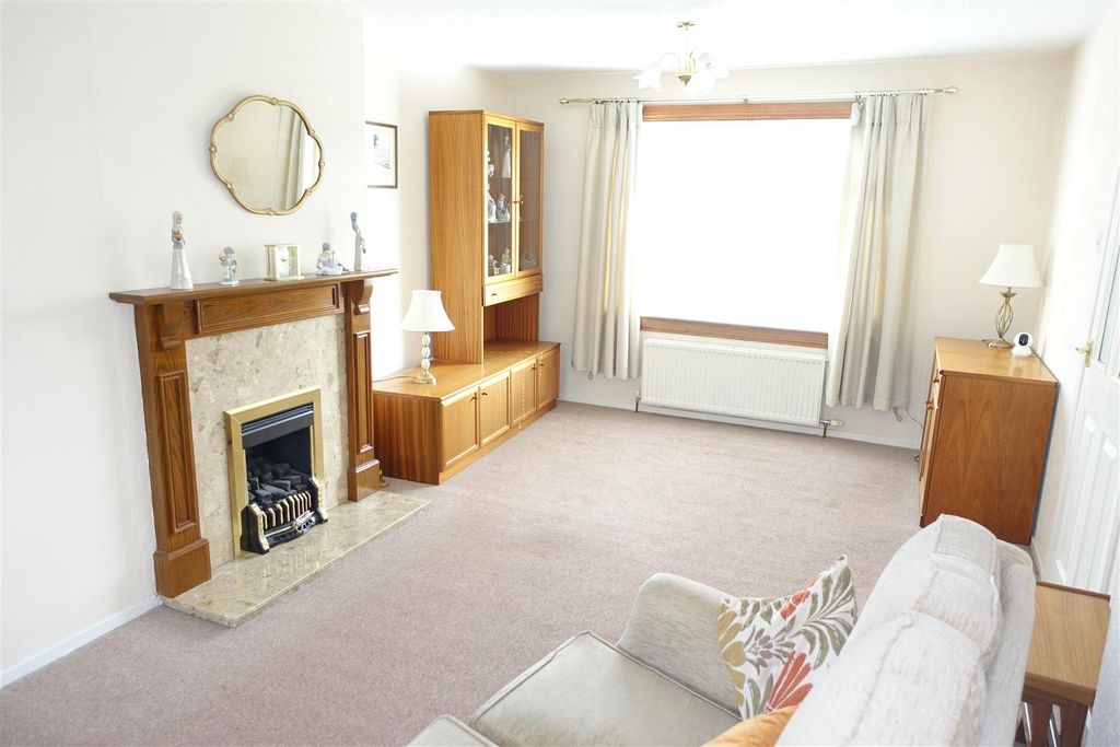 Property photo 2 of 14 Lounge