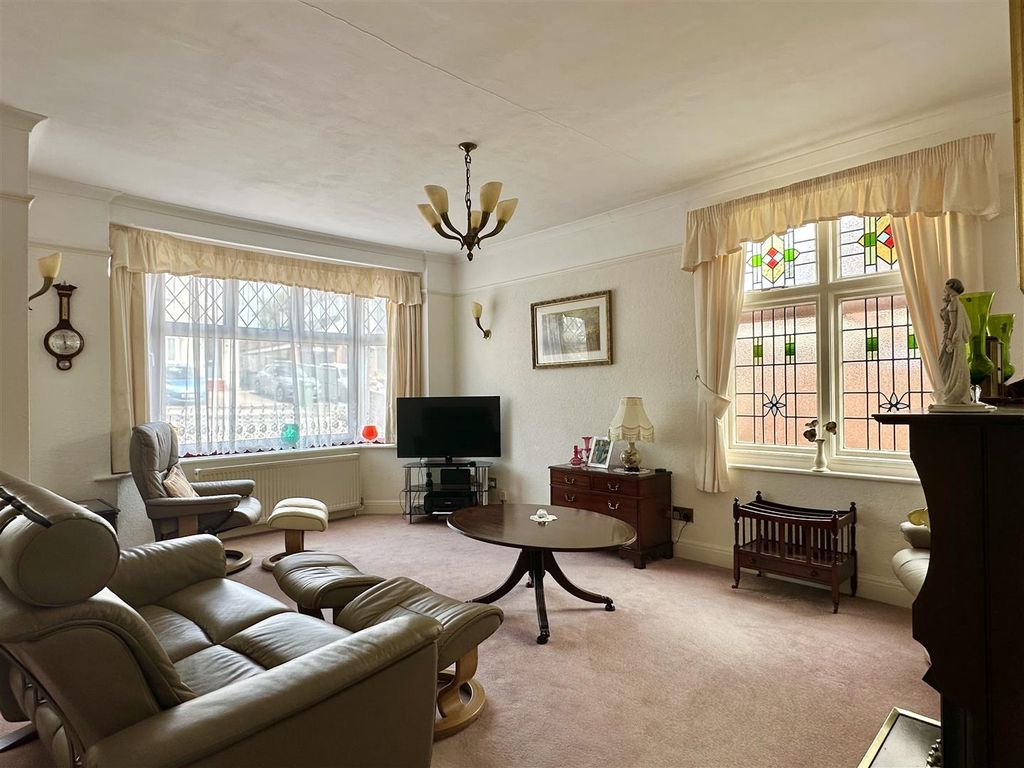 Property photo 2 of 20