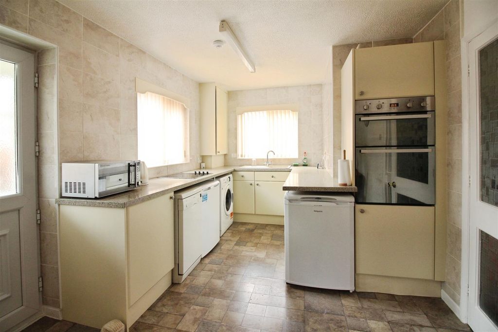 Property photo 2 of 16 Kitchen/Dining Room