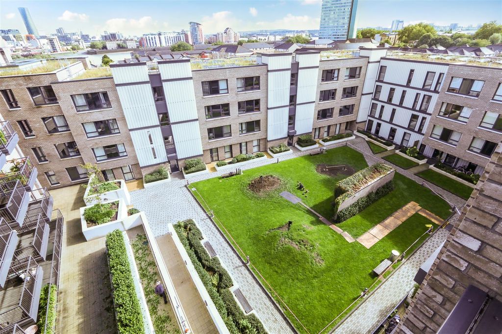 Property photo 1 of 13 Gardens