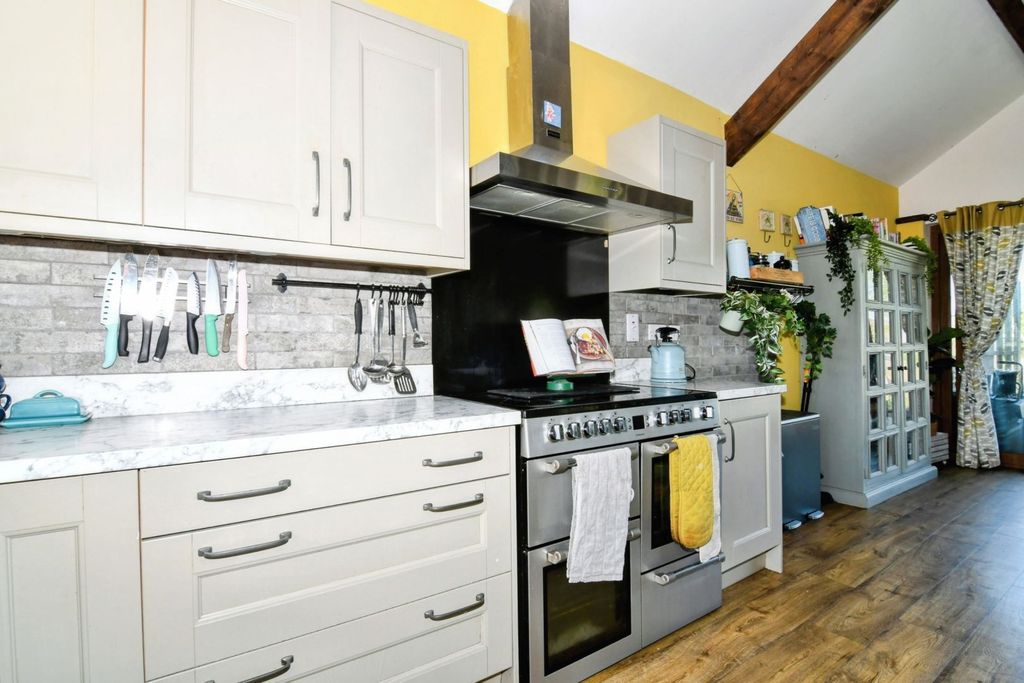 Property photo 3 of 29 Kitchen