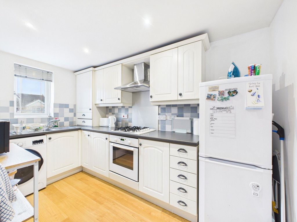 Property photo 3 of 7 Kitchen