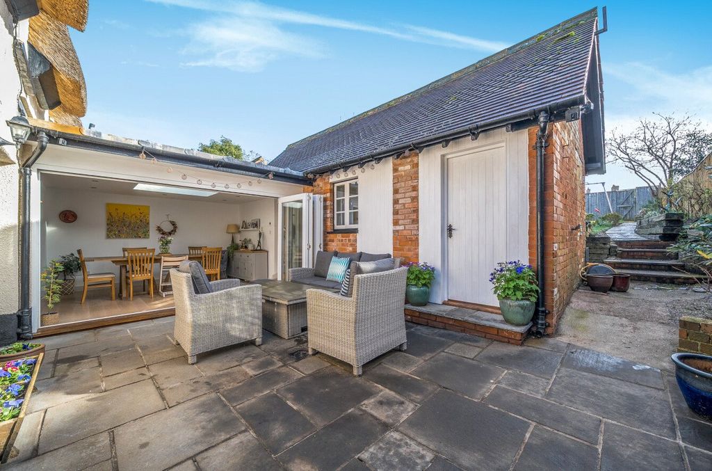 Property photo 2 of 19 Outside Living Space