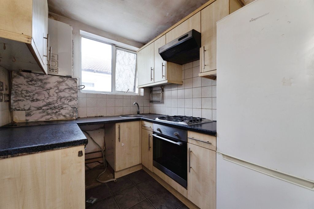 Property photo 3 of 12