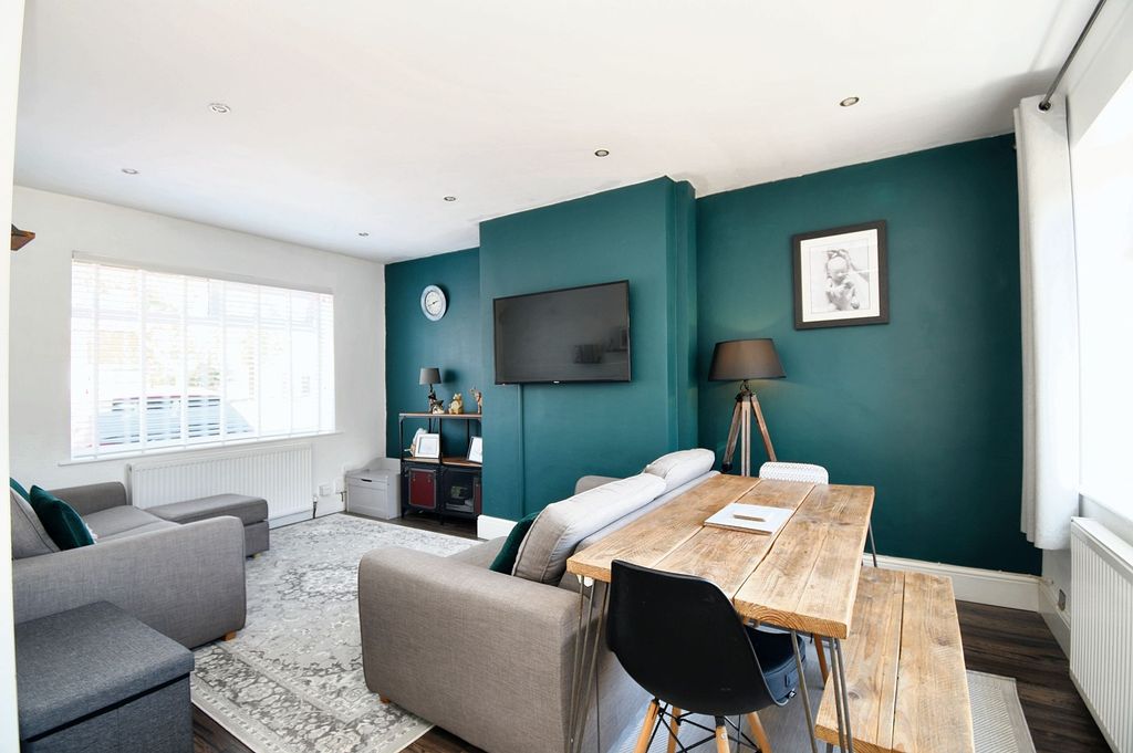 Property photo 2 of 21