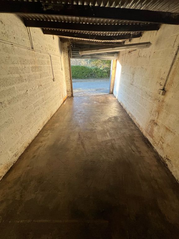 Property photo 1 of 3 Garage